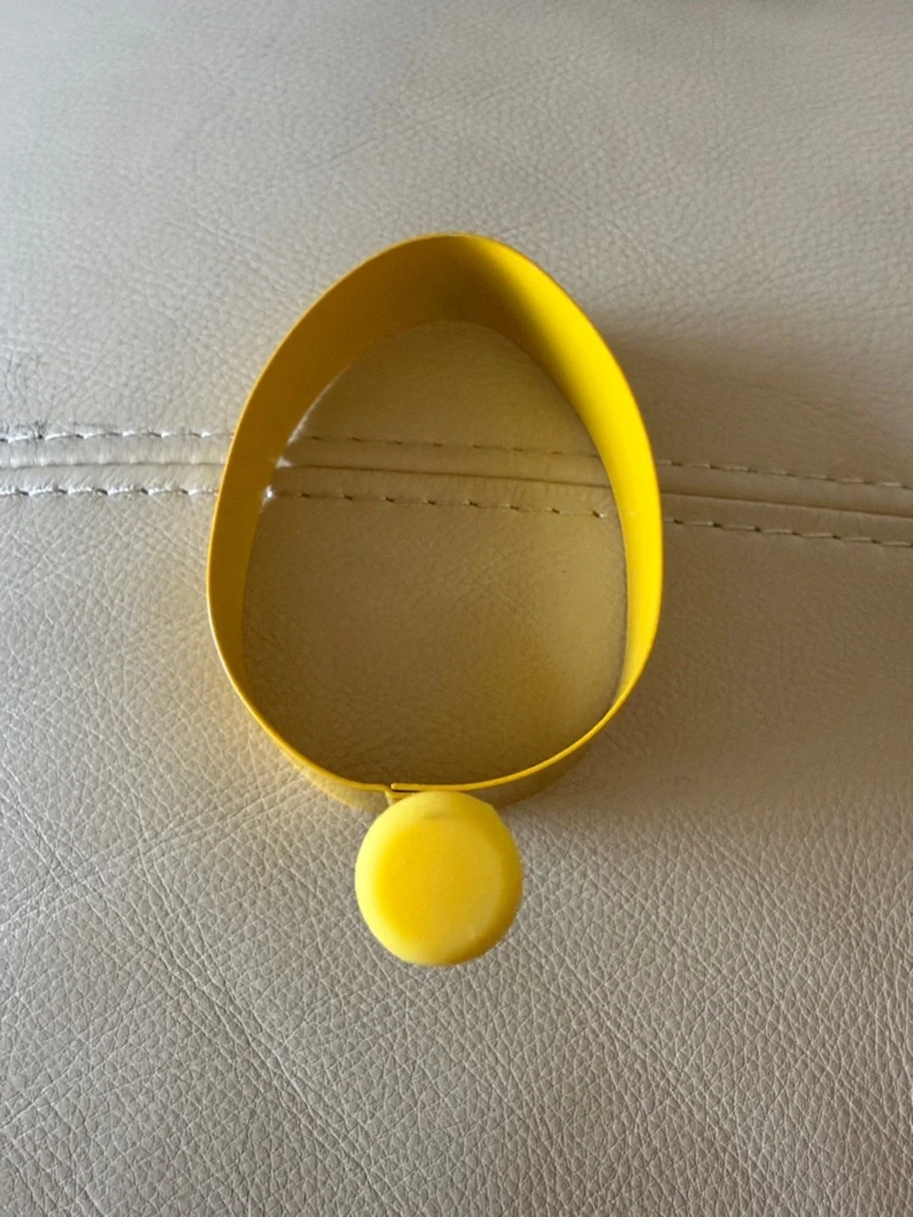 Williams Sonoma Yellow Spring-Shaped Egg Ring Set (4)